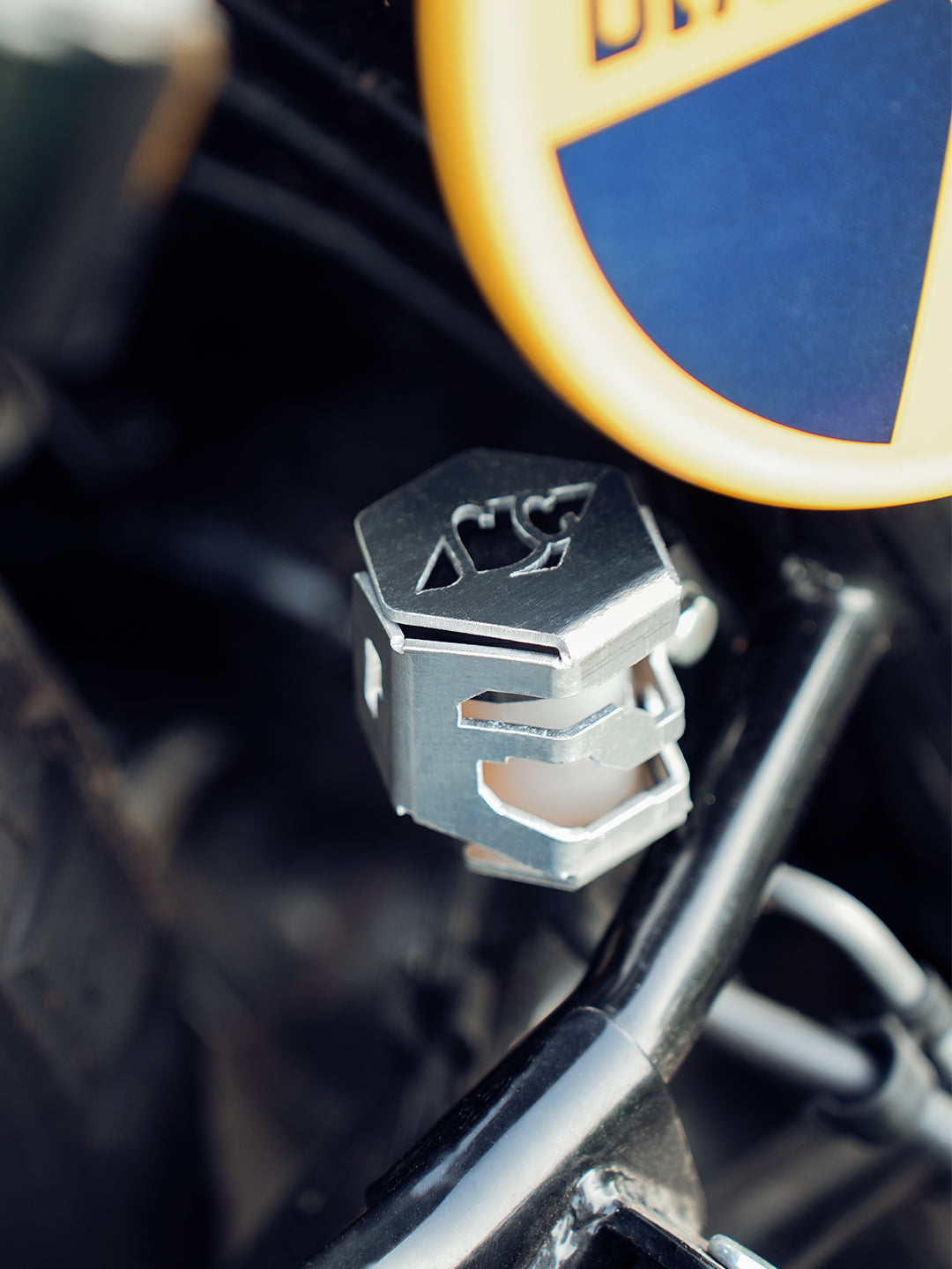 RE Bear 650 Casque Rear Oil Cap